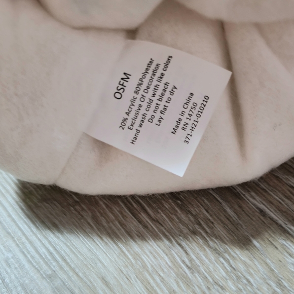 Last one🥰 NWT Toddler white and pink Unicorn hat and mitten set Size 2-4T - Picture 6 of 8